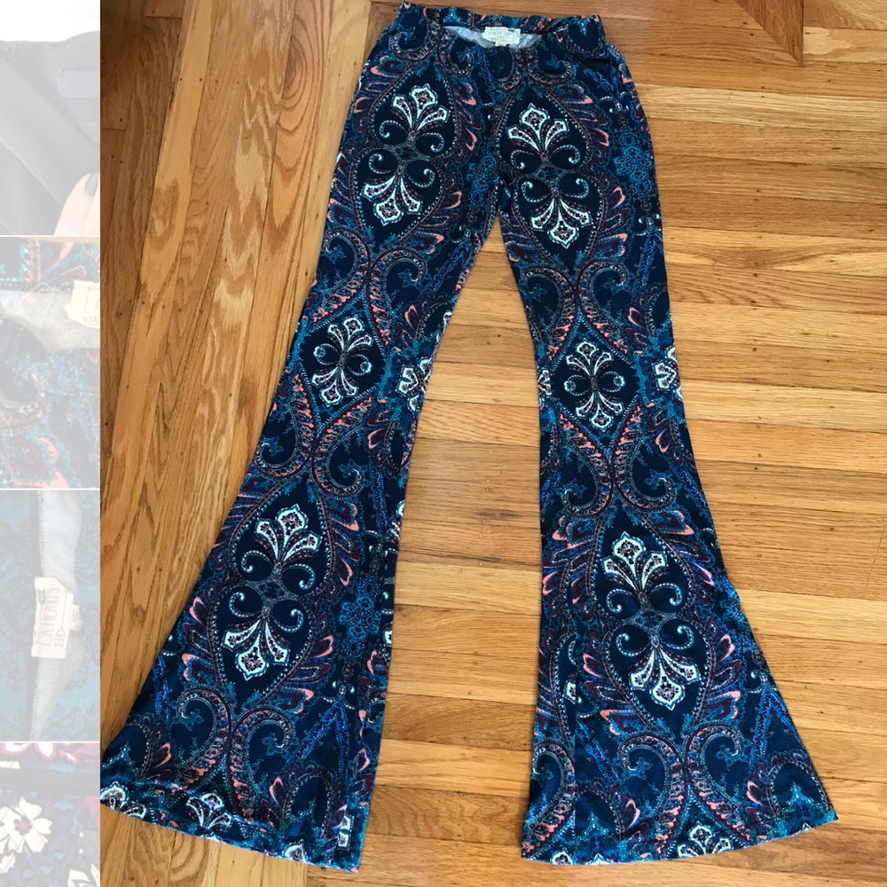 L.A. Hearts Bell Bottom Printed Pants, size Small